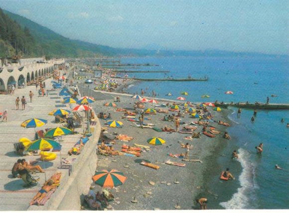 Fig. 31 : The project on reconstruction of the main seaside embankment of Sochi with use of faltering underwater breakwaters of a macroporous design and the free pebble beach