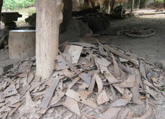 Plate VII: Mr. David Betse Ningir the or u gban a gbe (hoe handle maker) shaping an igbe (hoe handle) at Betse-Mbaduku, Vandeikya LGA of Benue state. Note the Ityõugh in his right hand Plate XI: The Ikyaa (big hoe for men) and Abya (small hoe for women) already inserted into wooden handles. They are the end products of the Tiv agricultural technologists, the or u varen iwa (black smith) and the or u gban agbe (hoe handle maker) in Philip Iyorhemen Wende's compound at Betse-Mbaduku, Vandeikya LGA of Benue state.