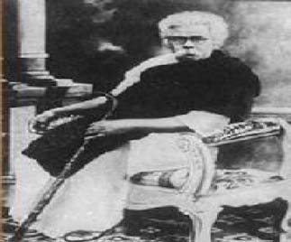 Annaism): ? a casteless and classless society ? sale of all essential commodities should be taken over by the government, ? Right to recall ? Confiscation of properties of corrupt people, ? ceiling of income like land holdings ? withdrawal of currencies below 100 ? inclusion of English in the eighth schedule of the Constitution to safeguard the interests of the Anglo-Indian community ? decentralization of powers between center and states ? Government takeover of heavy industries and mills ? Coffee, tea and rubber plantations should be nationalized. Thanthai Periyar Dr. M.G.R with Peraringar Anna Selvi Dr. Jayaraman Jayalalitha