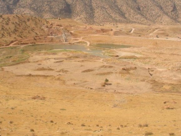 Figure 3 : The distinctive, pyramid-shaped summit of High Wheeldon and (inset) the nearby Fox Hole Cave High.