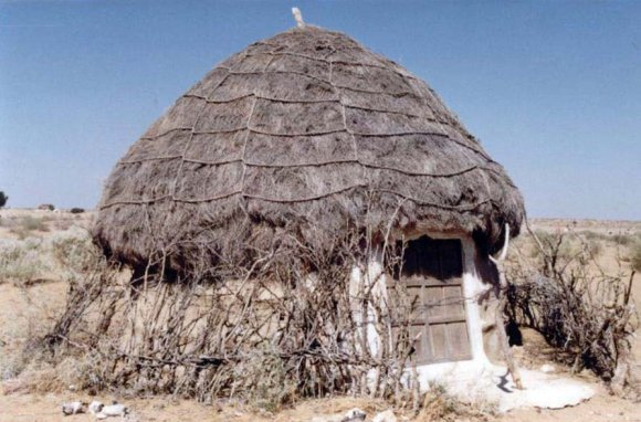 mm of continuous rainfall. The Pakistan Council of Research in Water Resources (PCRWR) is collecting run-off at Dingarh in earthen excavations which are 32.11 m sq and 3.67 m deep (volume = 3784 m 3 ) (PADMU, 1986; Ahmad, 2008).